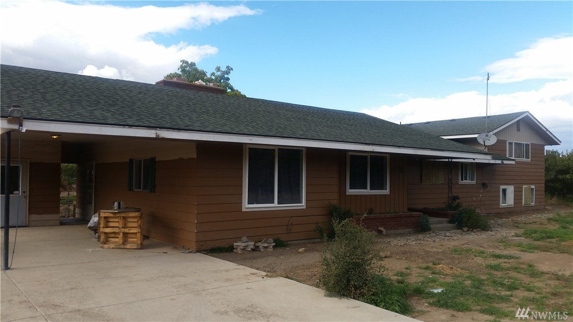 260 Higgins Ln Wapato WA 98951
