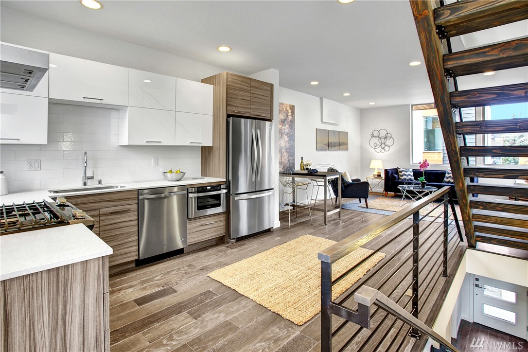 1017 W Crockett St Unit  Seattle WA 98119