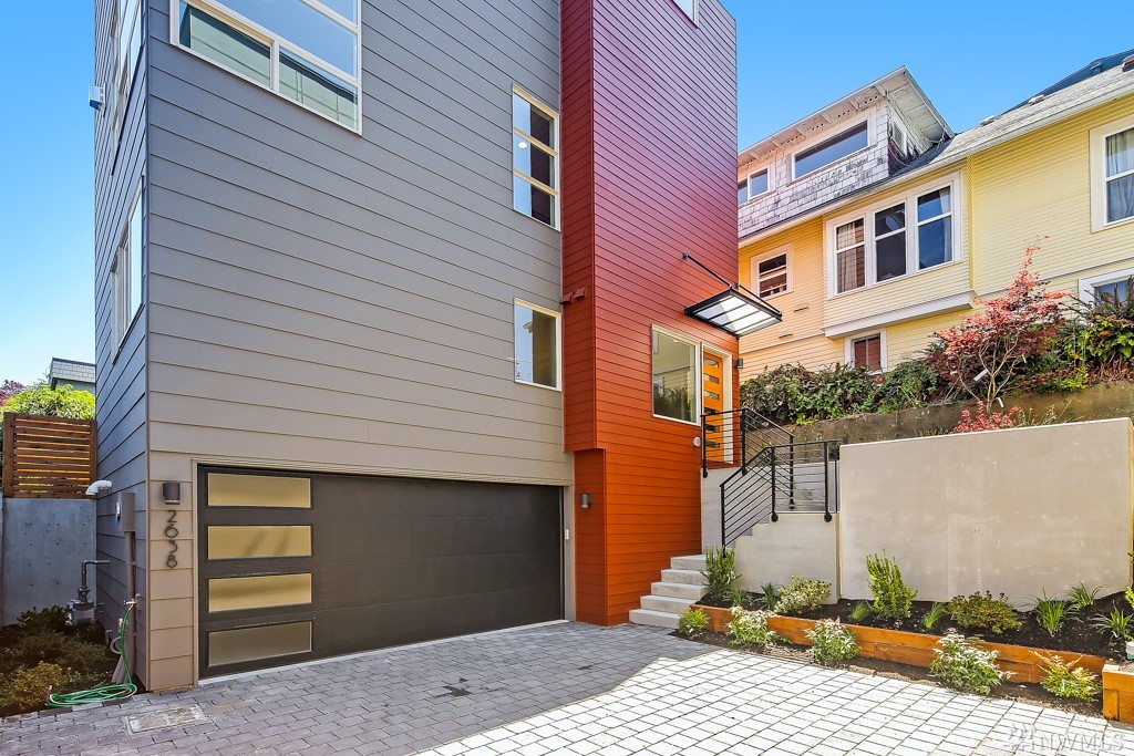 2638 1st Ave N Seattle WA 98109