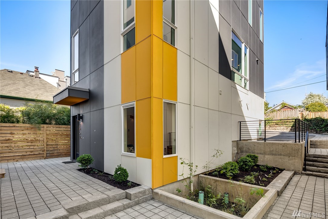 2404 S Plum St Unit  Seattle WA 98144