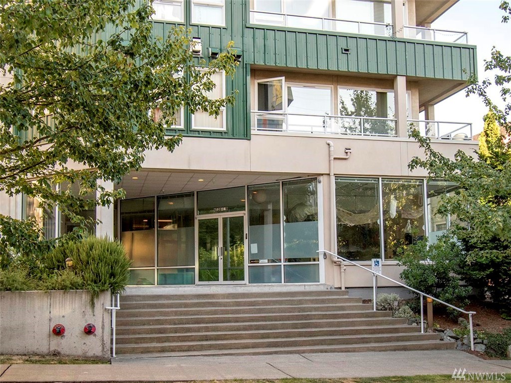 4528 8th Ave NE Unit 3D Unit 3D Seattle WA 98105
