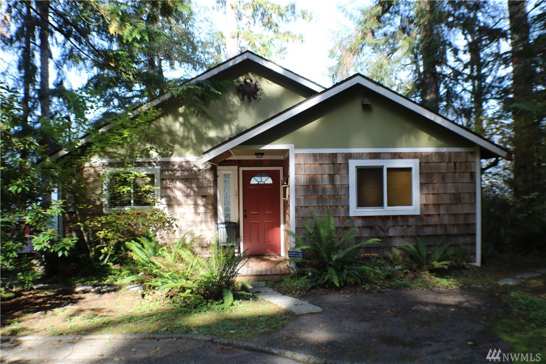 11 Lake Ln Quinault WA 98575