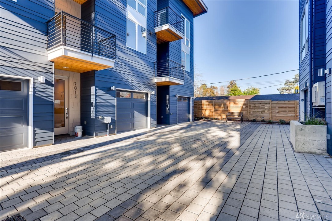 7011 42nd Ave S Unit  Seattle WA 98118