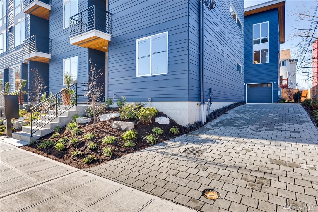 7019 42nd Ave Ave S Unit  Seattle WA 98118