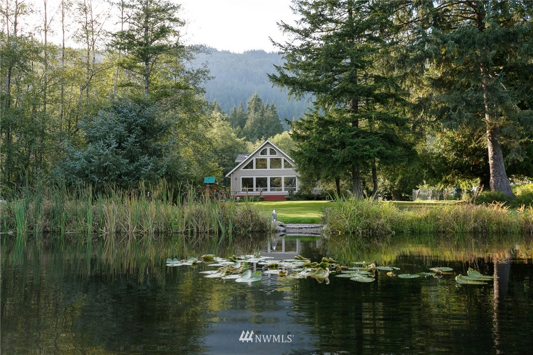 3033 Beaver Pl Glenhaven WA 98284