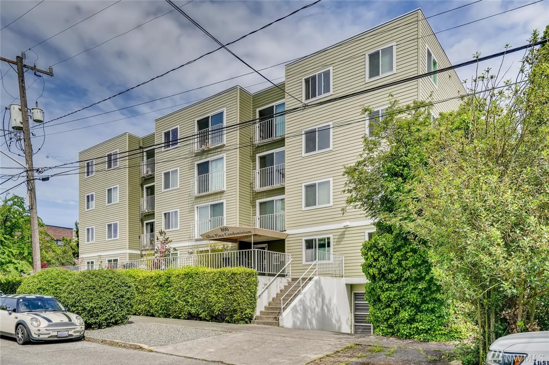 800 N Allen Pl Unit 306 Unit 306 Seattle WA 98103