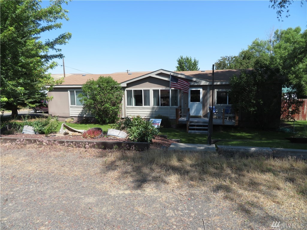 820 E Spokane St Unit  Washtucna WA 99371