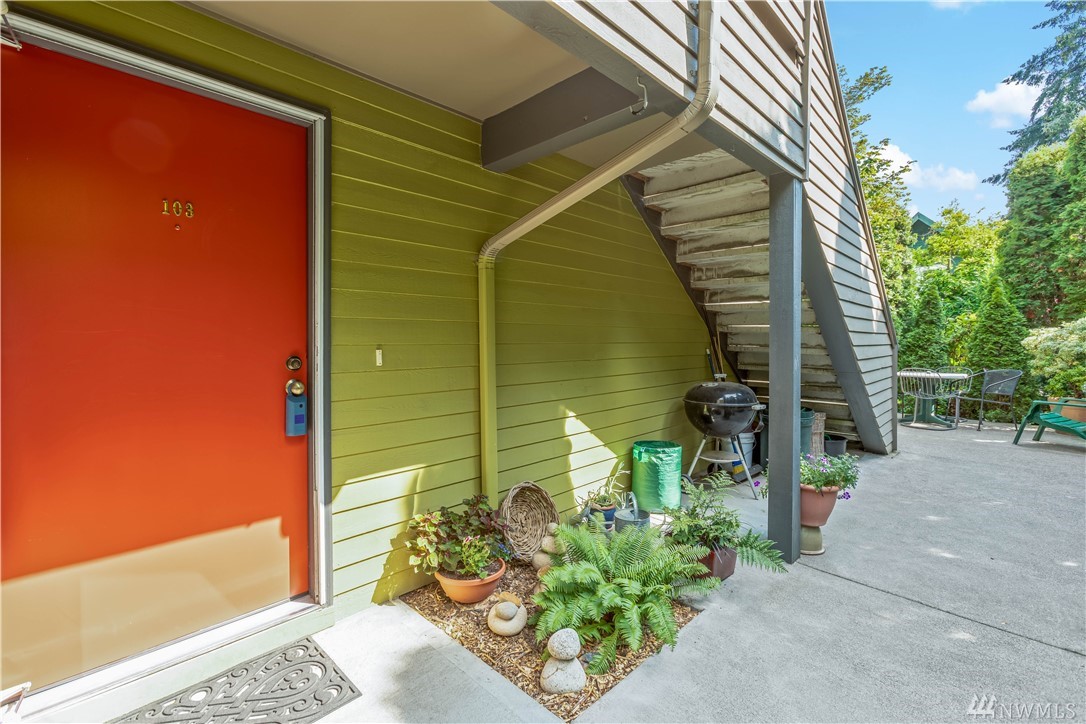 1109 N Allen Pl Unit 103 Unit 103 Seattle WA 98103