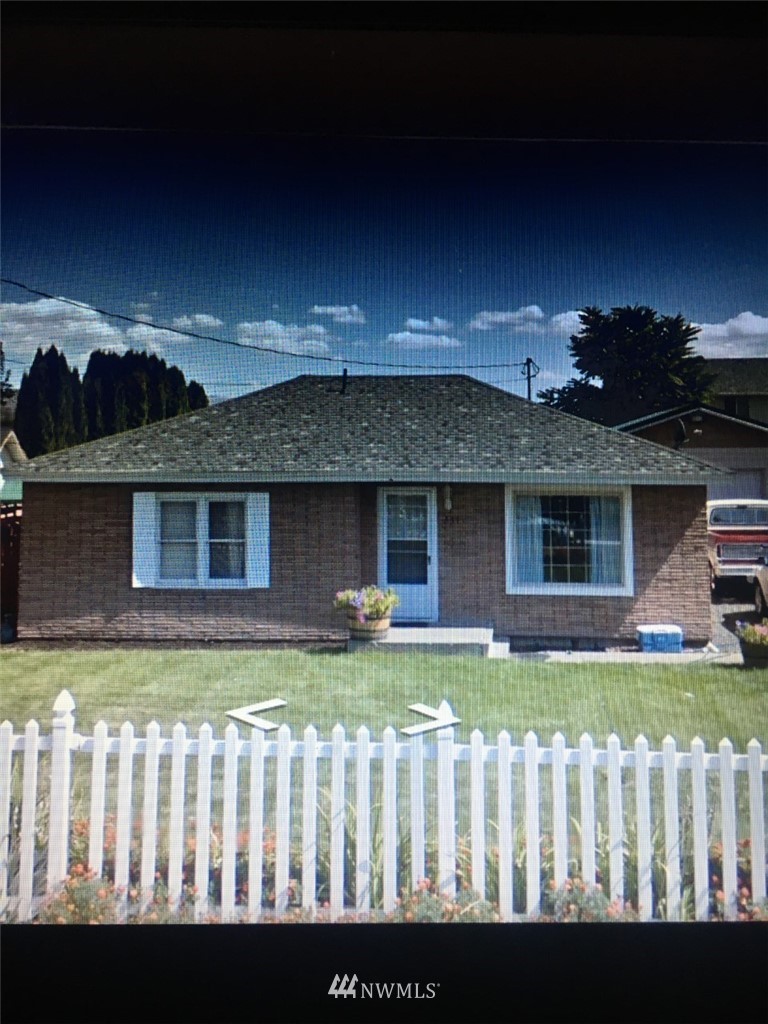 531 E Seattle Ave Moxee WA 98936