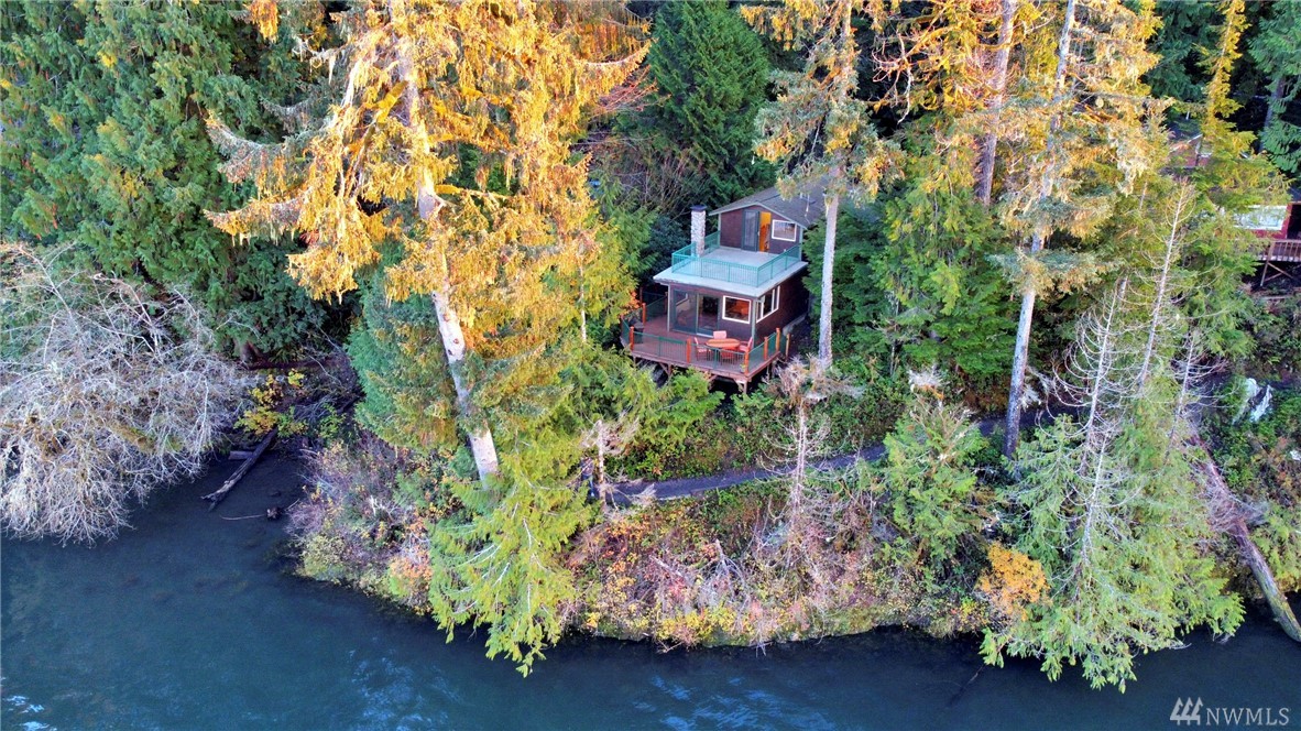 27 Lake Ln Unit  Quinault WA 98575