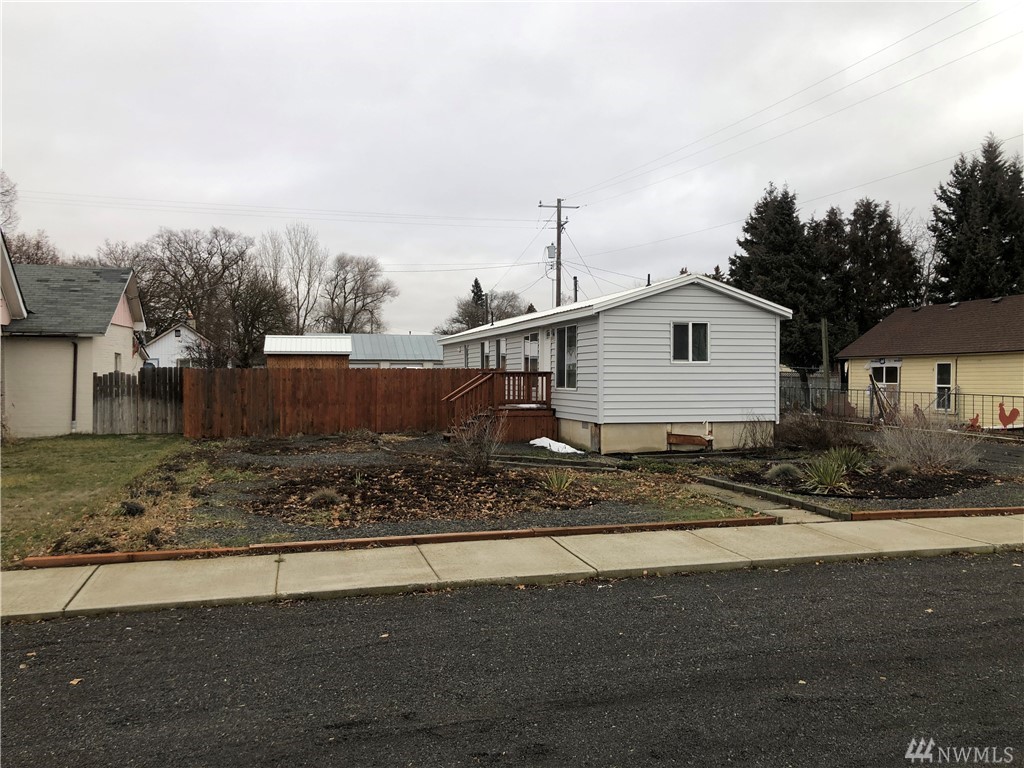 106 W 3rd St Unit  Harrington WA 99134