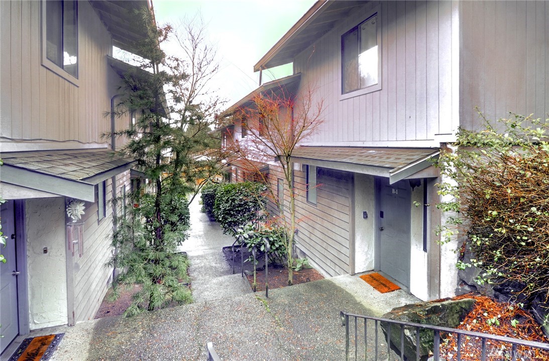 19230 15th Ave NE Unit B2 Unit B2 Shoreline WA 98155