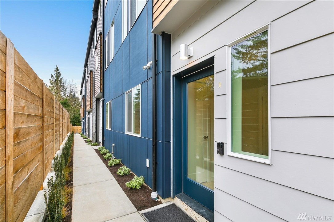 18515 Meridian Ave N Unit E Unit E Shoreline WA 98133