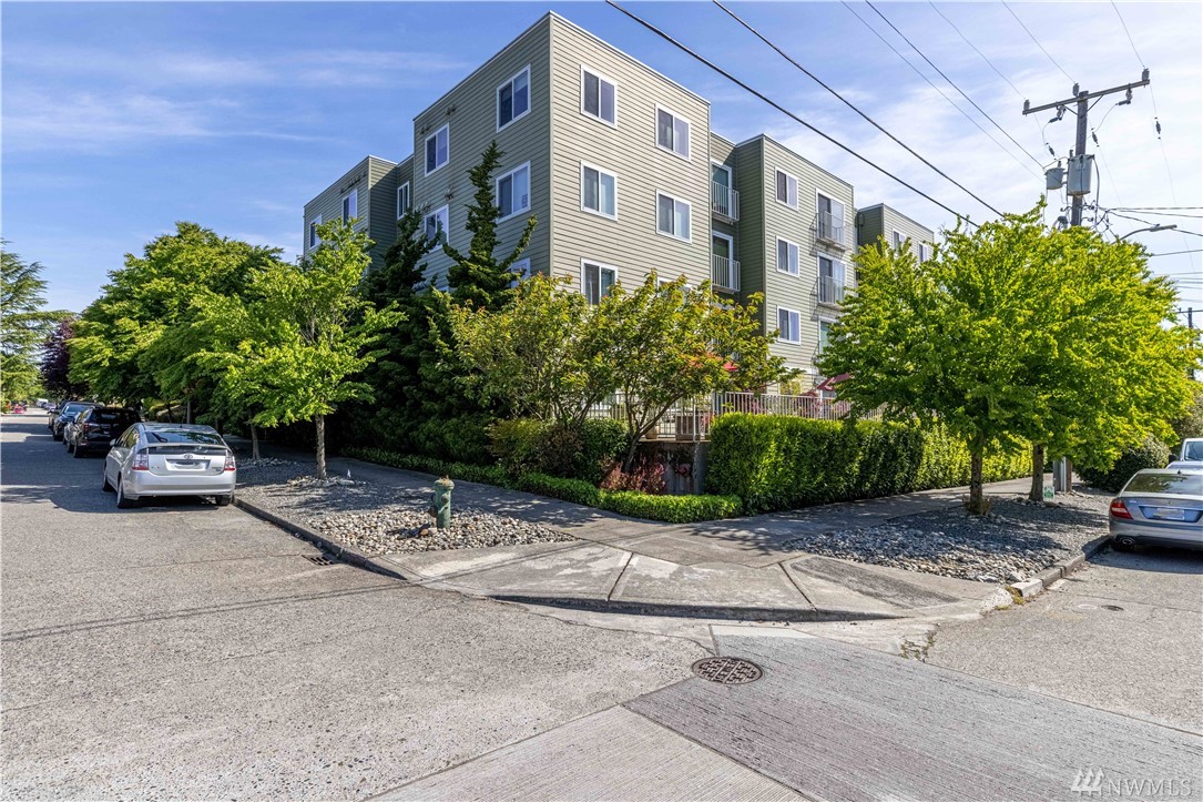 800 N Allen Pl Unit 201 Unit 201 Seattle WA 98103