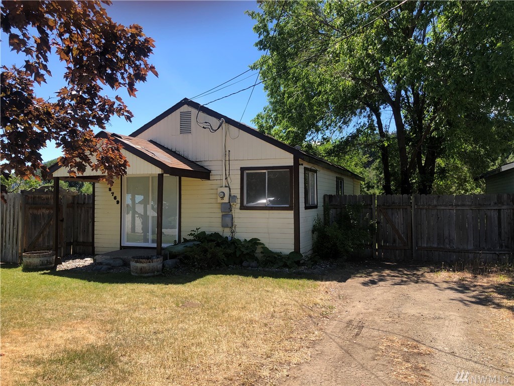 8769 School St Dryden WA 98821