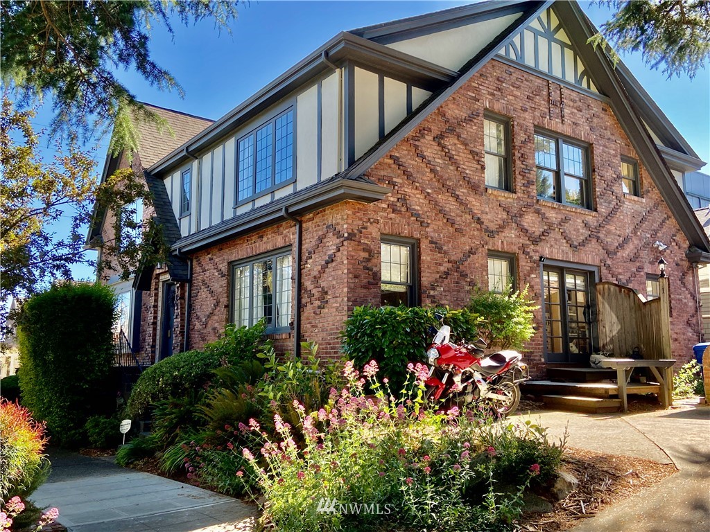 4903 Linden Ave N Unit 4 Unit 4 Seattle WA 98103