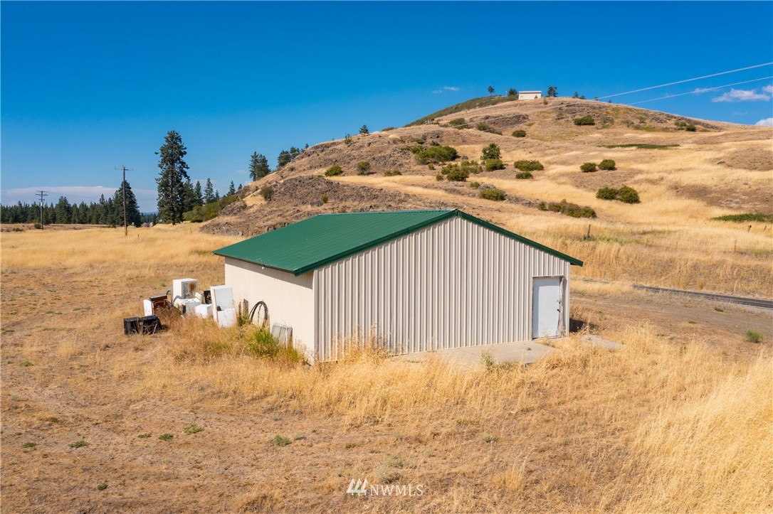 4524 Highway 25 S Hunters WA 99137