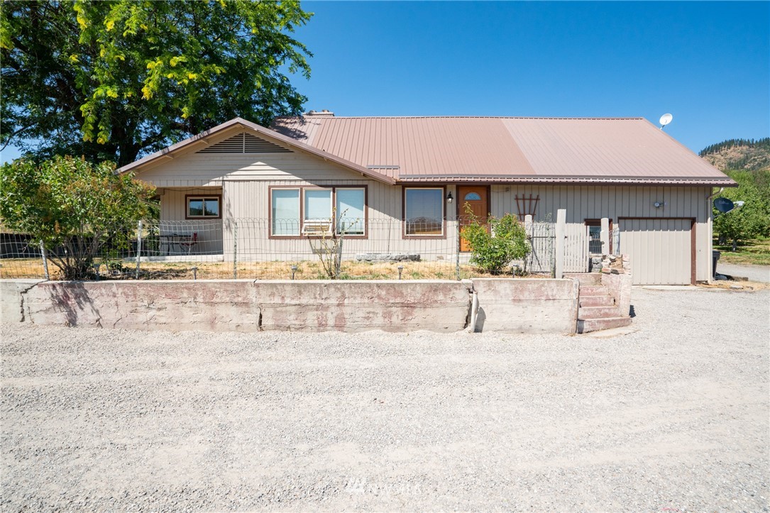 7711 Smith Rd Dryden WA 98821