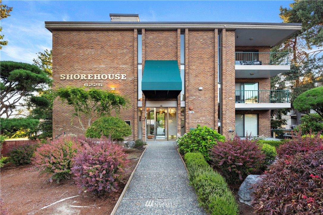 6225 Lake Washington Blvd Unit 402 Unit 402 Kirkland WA 98033