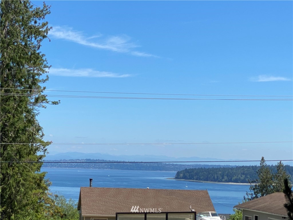 E Grandview St Unit  Manchester WA 98366