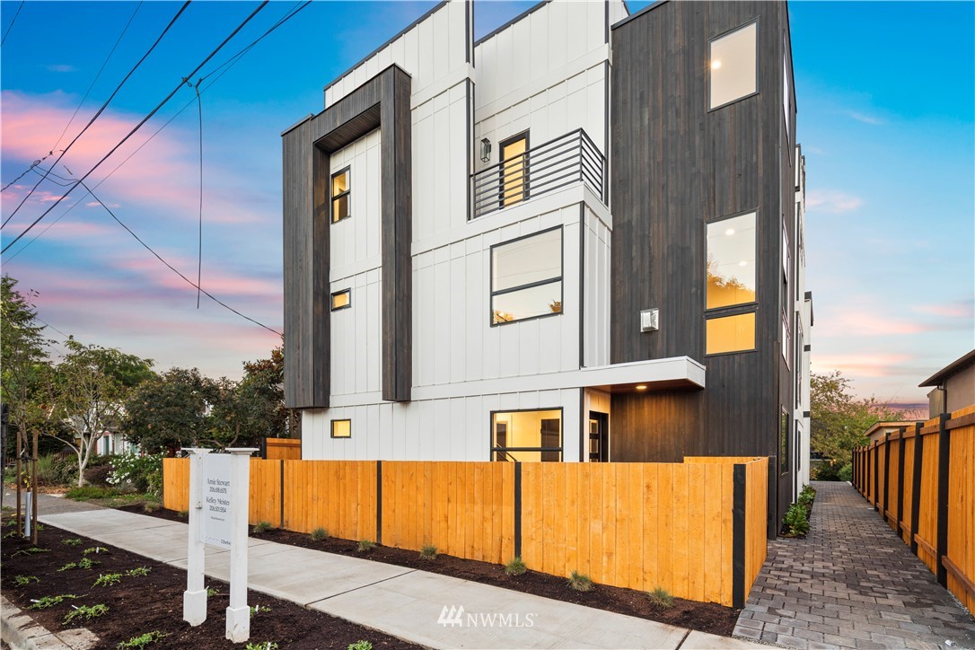 4558 34th Ave S Seattle WA 98118
