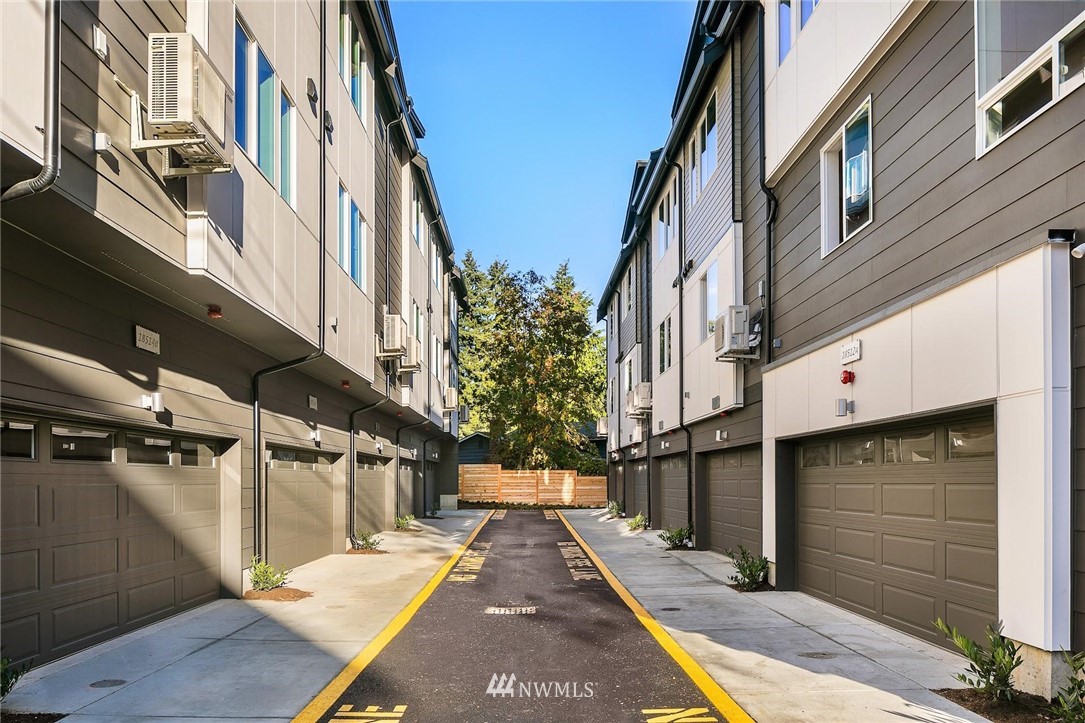 18514 Meridian Ave N Unit F Unit F Shoreline WA 98133