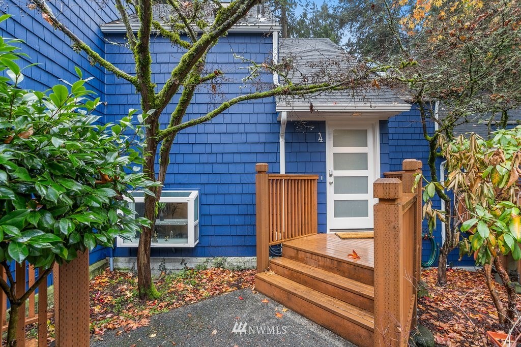 9165 45th Ave SW Unit 4 Unit 4 Seattle WA 98136