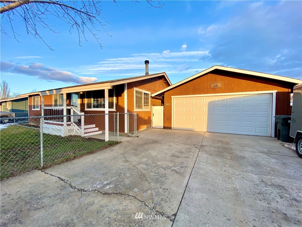 231 Blossom Dr Moxee WA 98936
