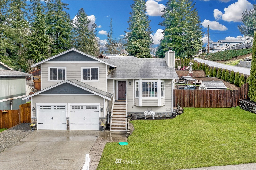 209 Rainier Ave SE South Prairie WA 98385