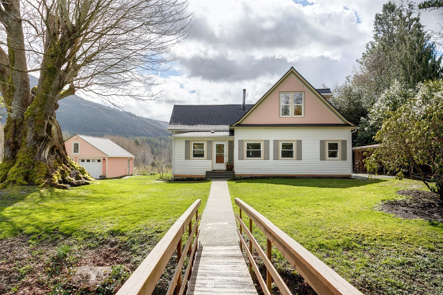 5155 Wickersham Rd Wickersham WA 98220