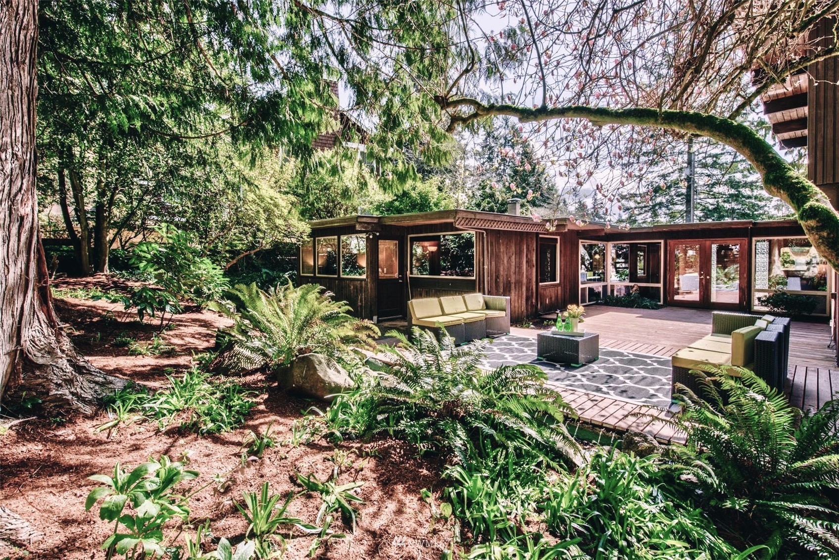 10402 SE 29th St Unit  Beaux Arts Village WA 98004