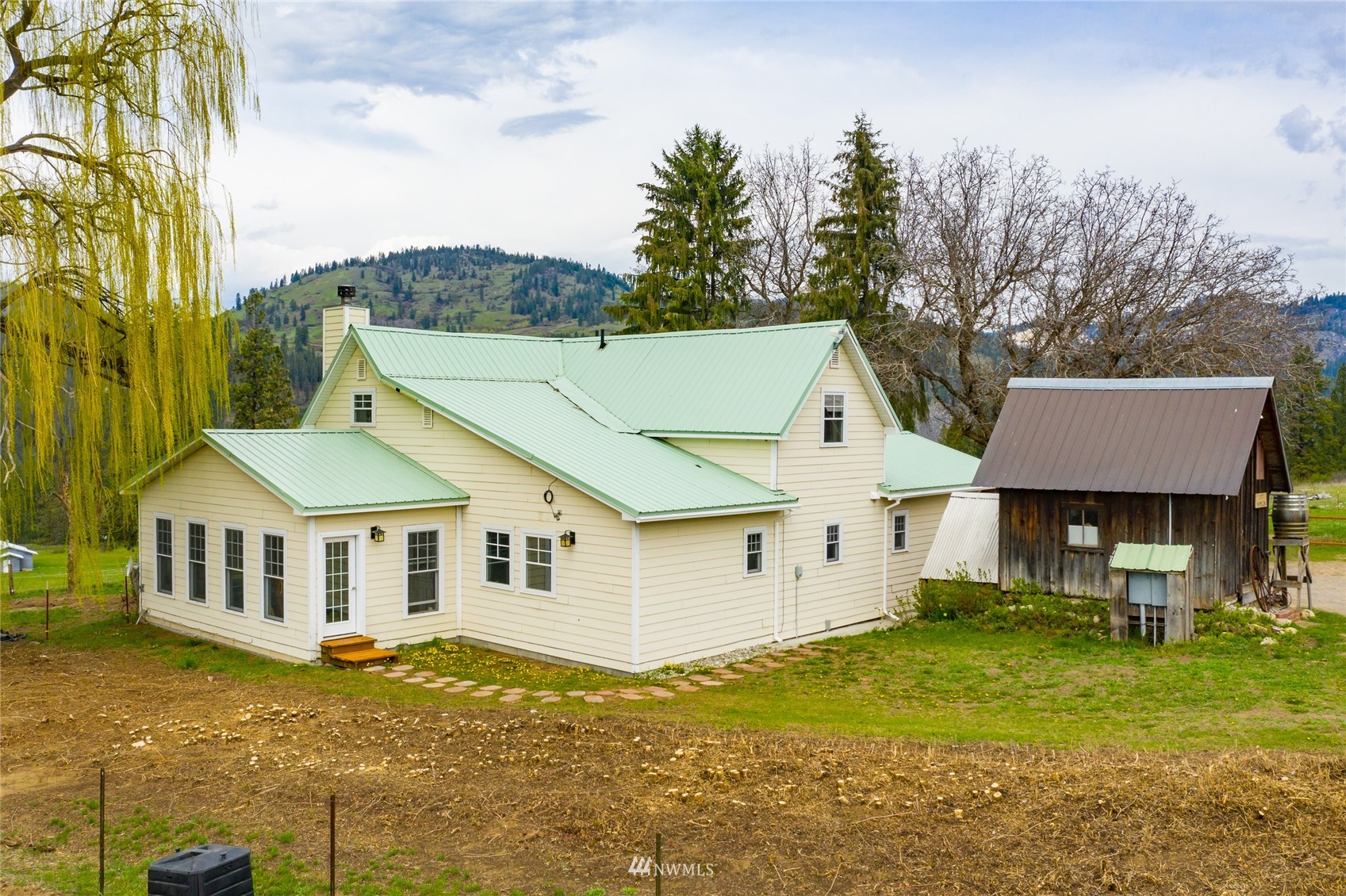 2353 Bossburg Rd Evans WA 99126