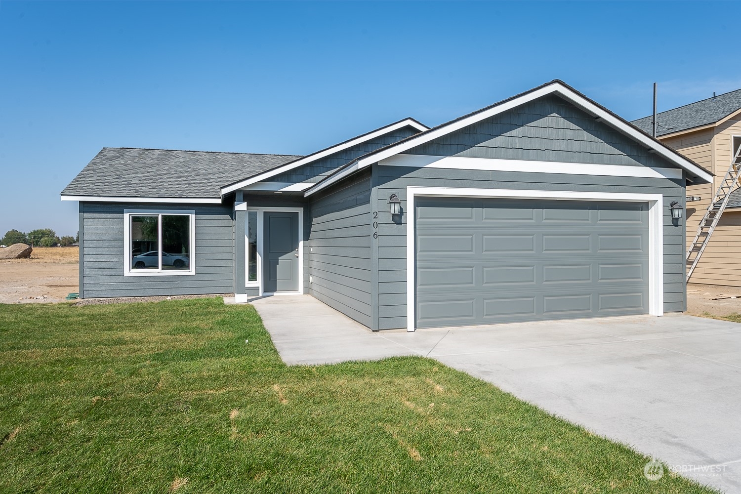 214 E Montmorency Blvd Unit  George WA 98824