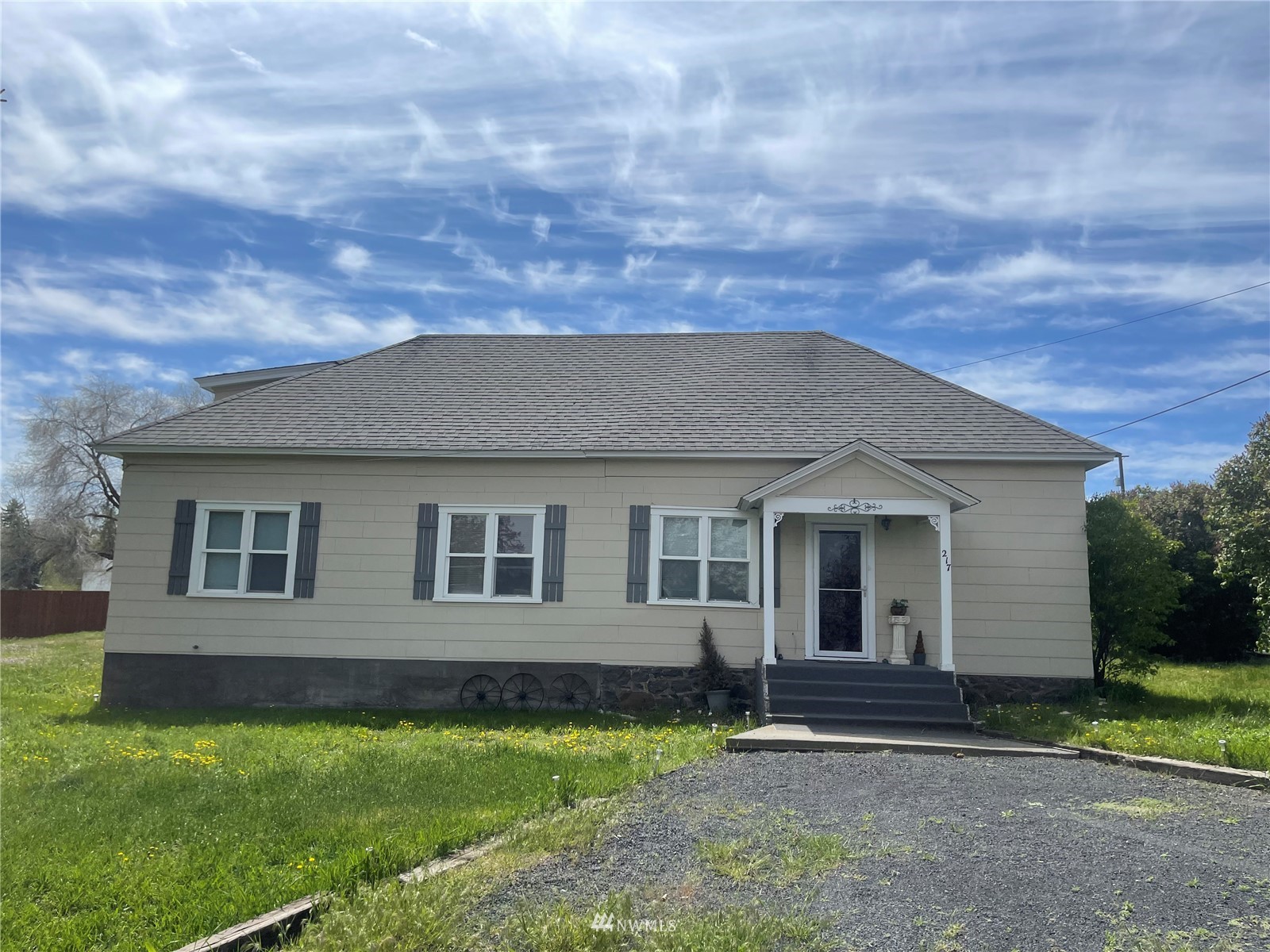 217 W Chestnut St Unit  Almira WA 99103