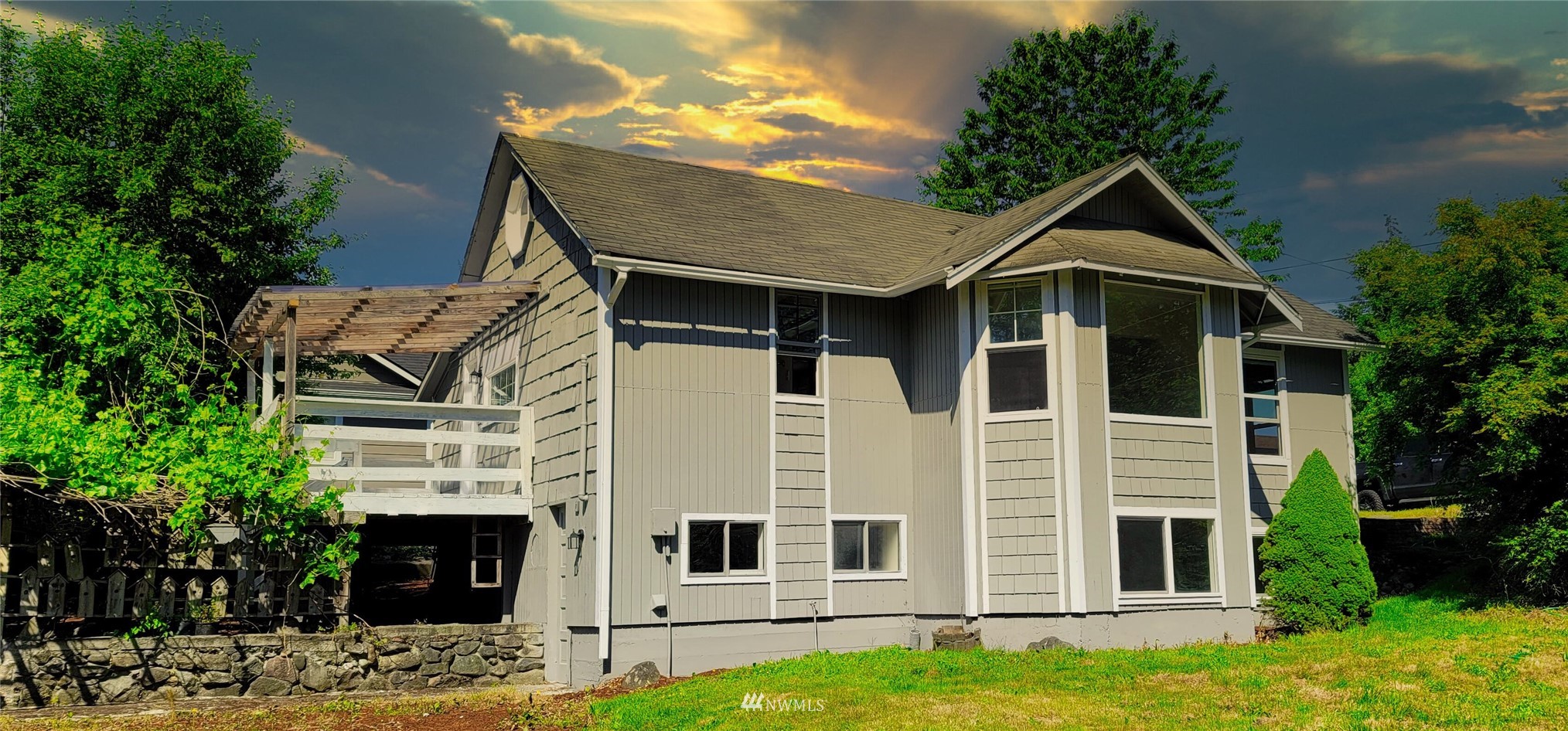 330 SE 2nd St South Prairie WA 98385