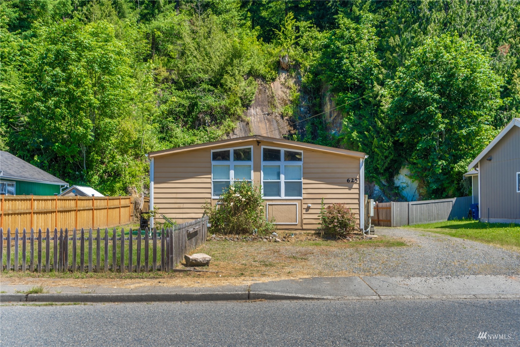 625 Railroad Ave Wilkeson WA 98396