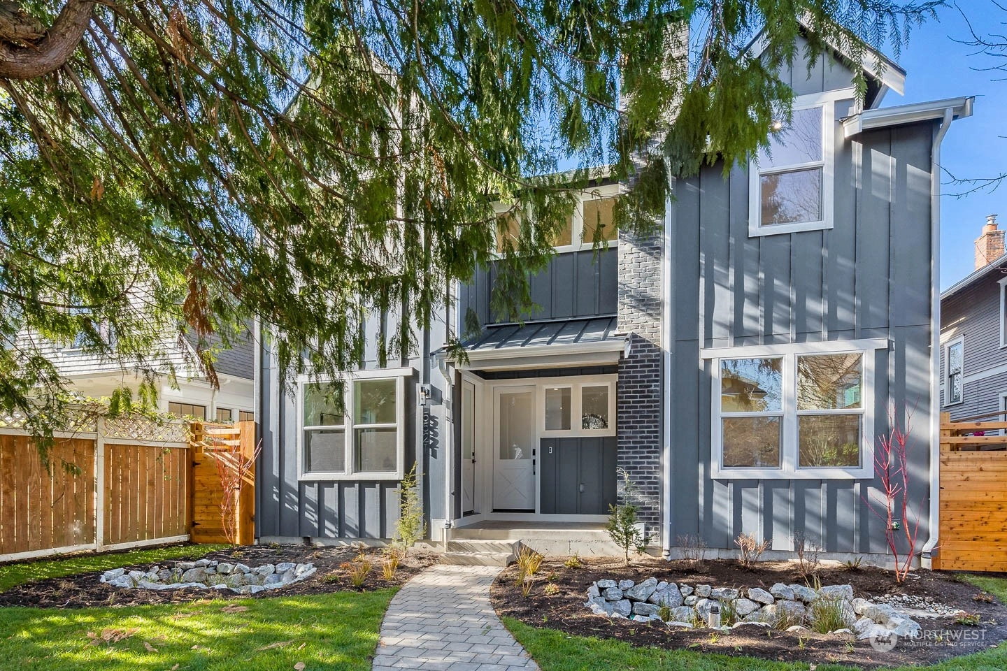 5521 16th Ave NE Seattle WA 98105