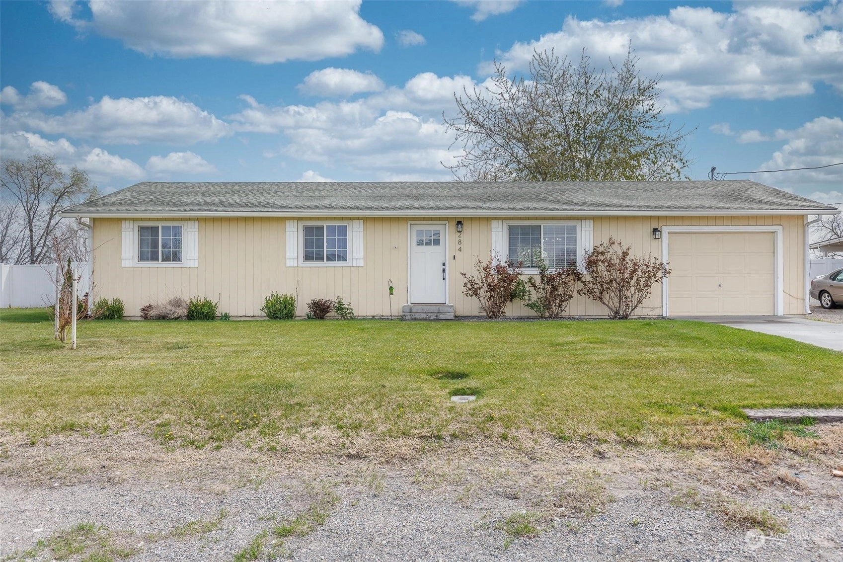 284 5th Ave Burbank WA 99323