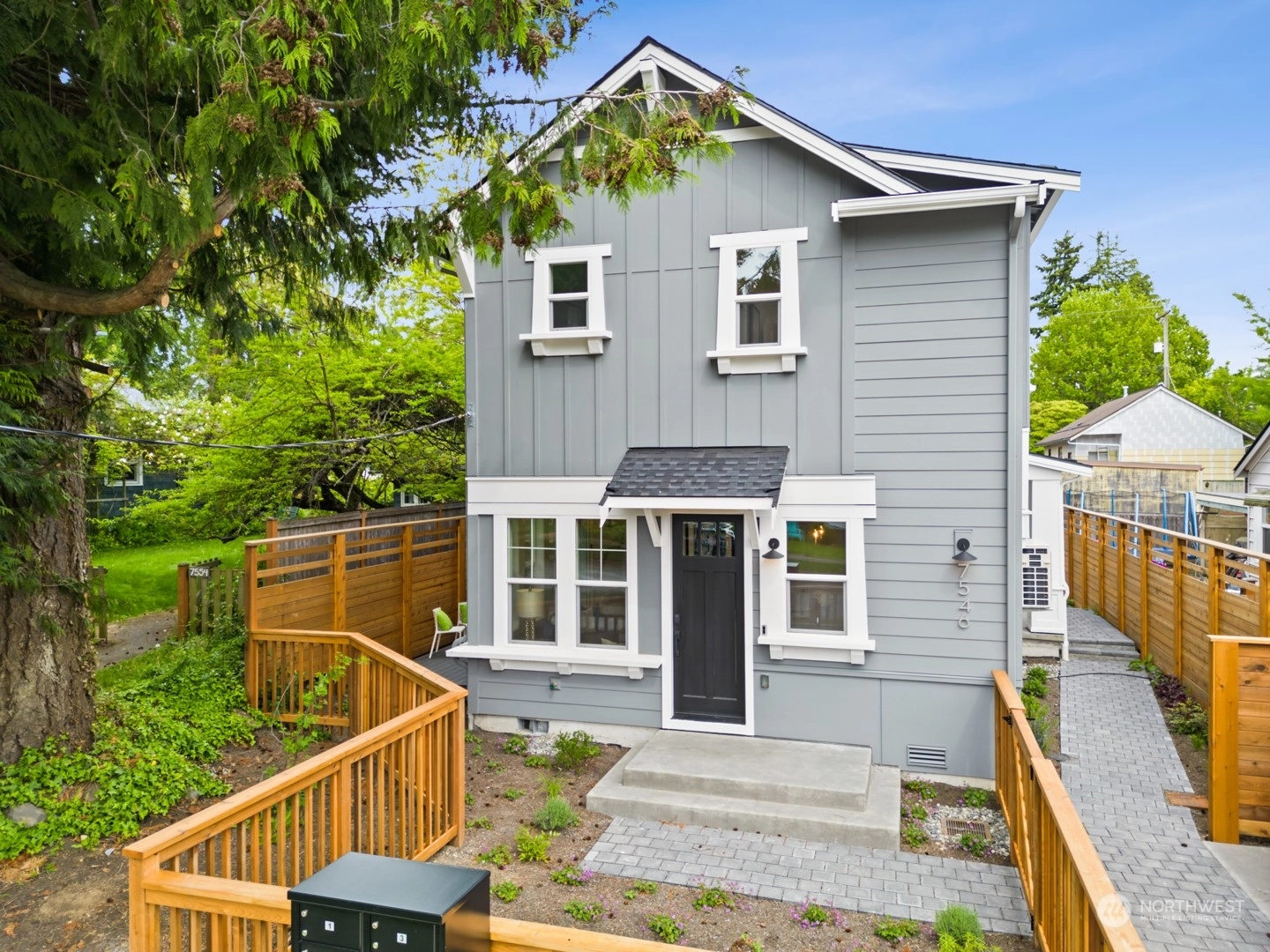 7546 26th Ave NW Seattle WA 98117