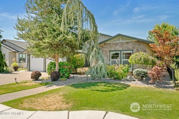 710 Merwin Ct Unit  Zillah WA 98953