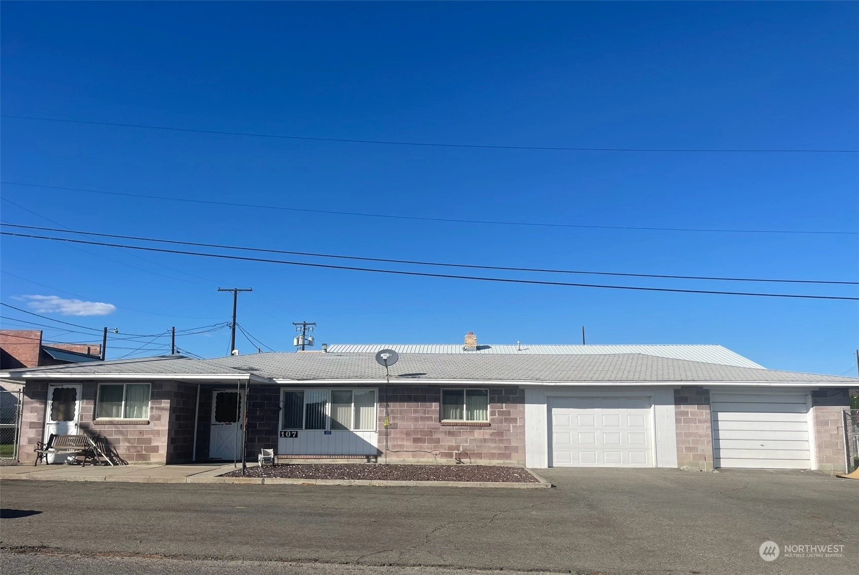 107 E 2nd St Granger WA 98932
