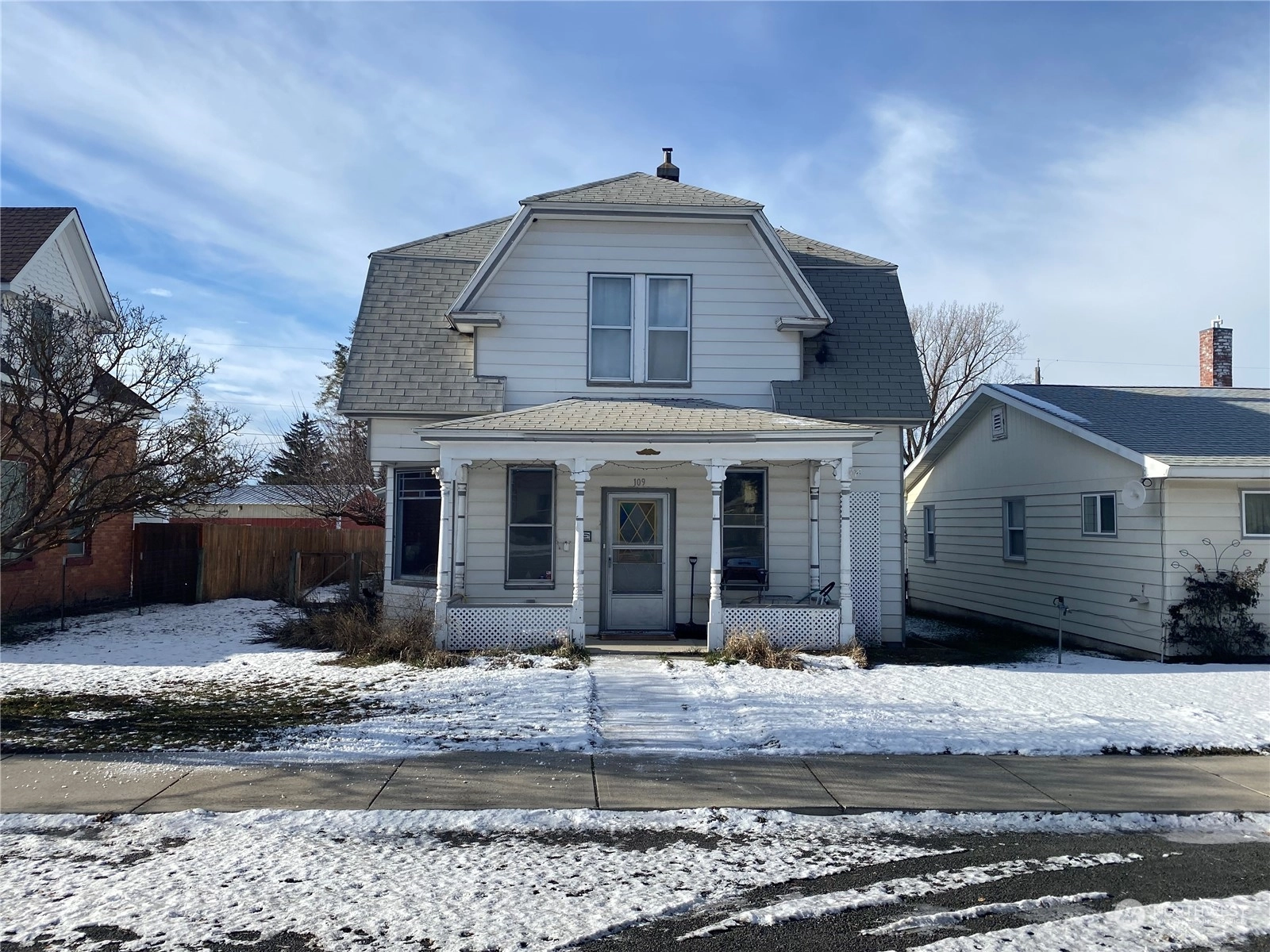 109 N 3rd St Harrington WA 99134