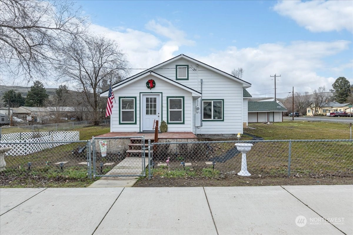 170 N Main St Unit  Washtucna WA 99371