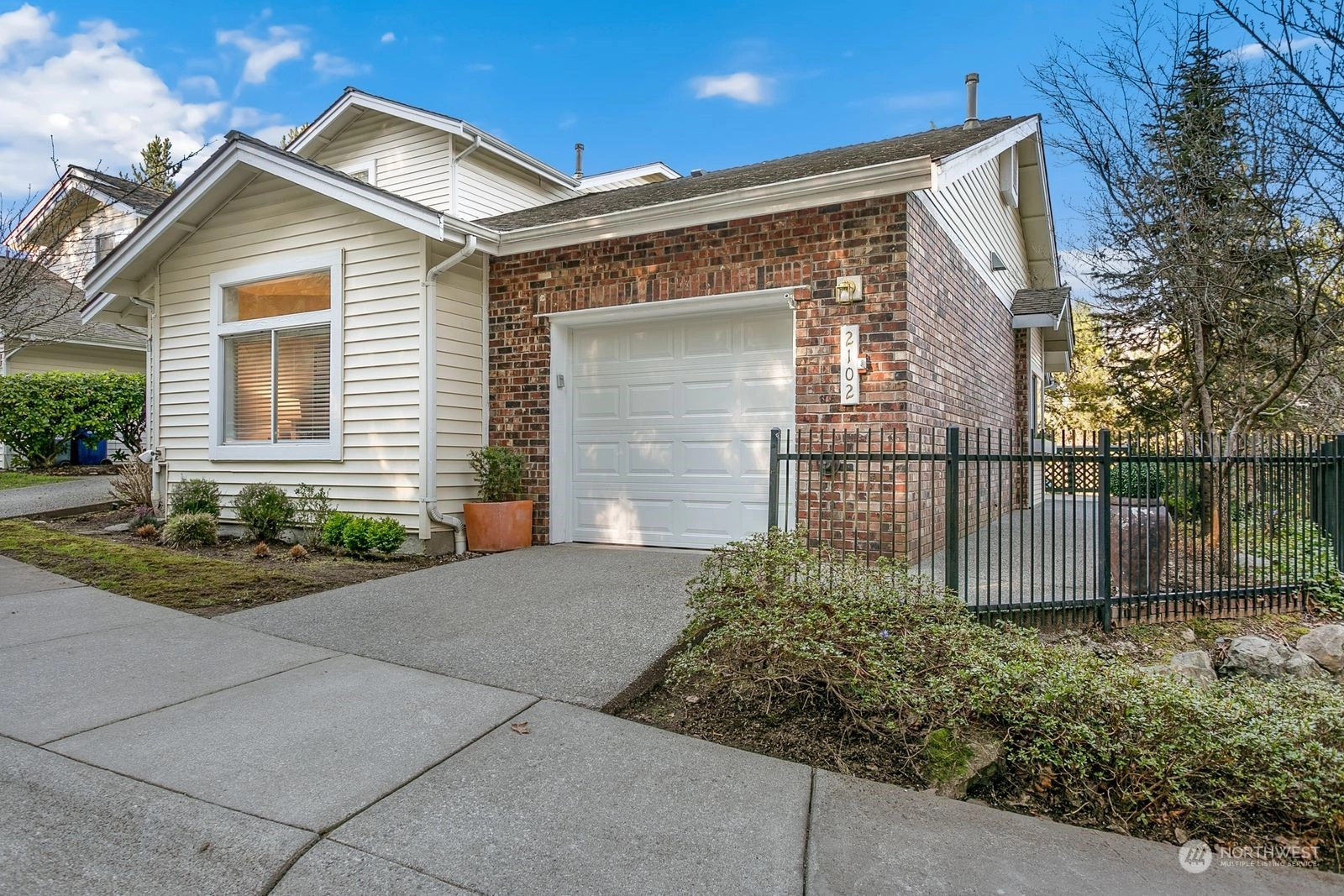 2102 NW Pacific Elm Dr Issaquah WA 98027