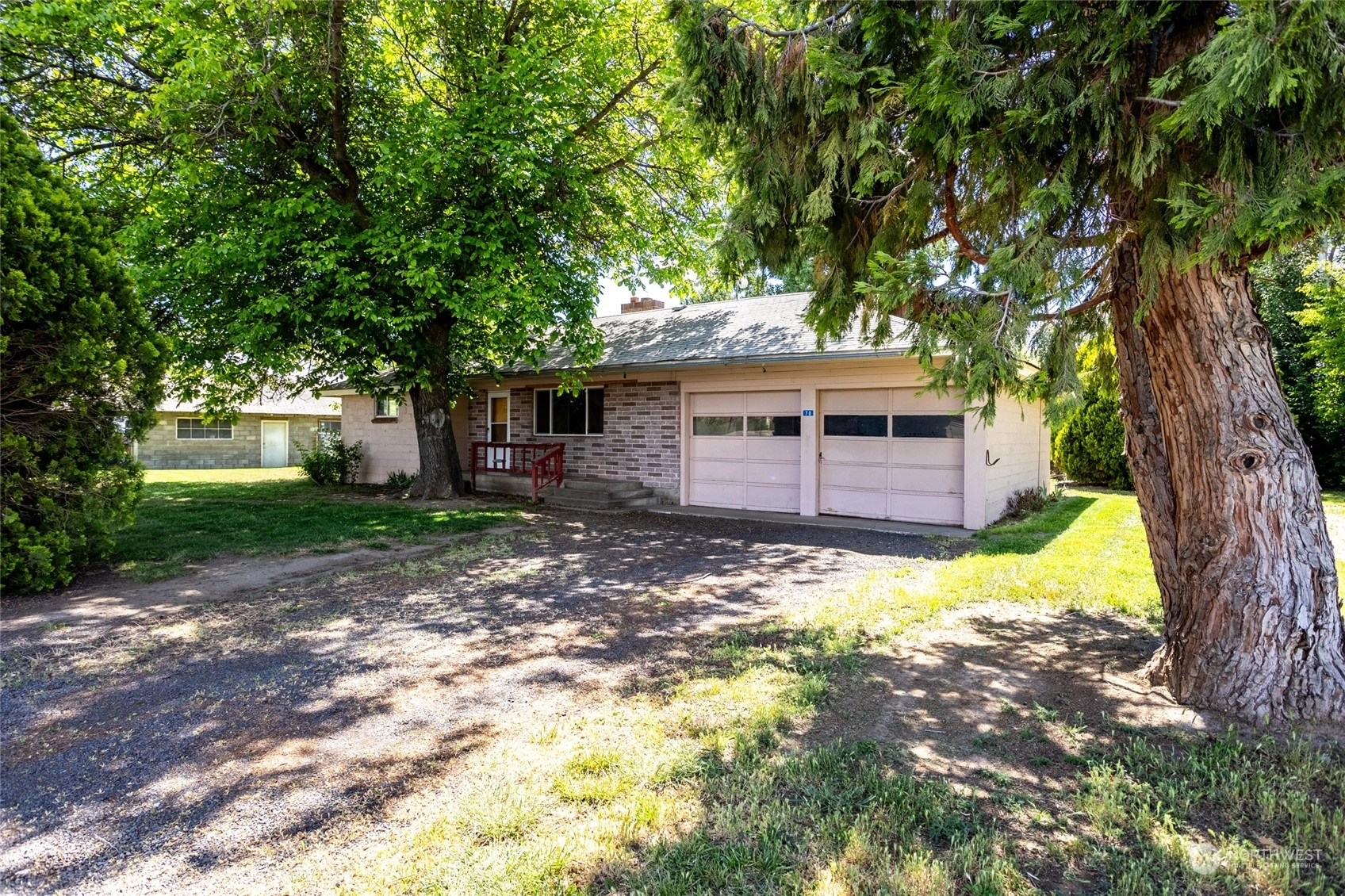 70 Parker St Wapato WA 98951
