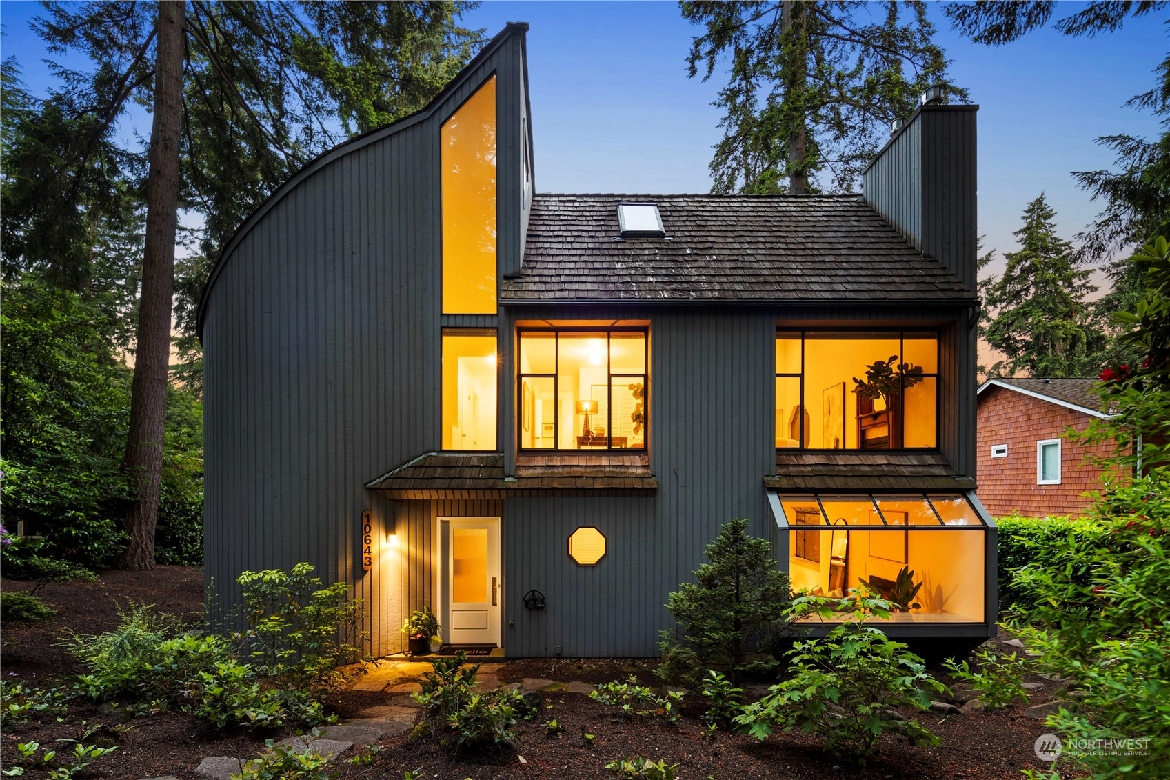 10643 SE 29th St Beaux Arts Village WA 98004