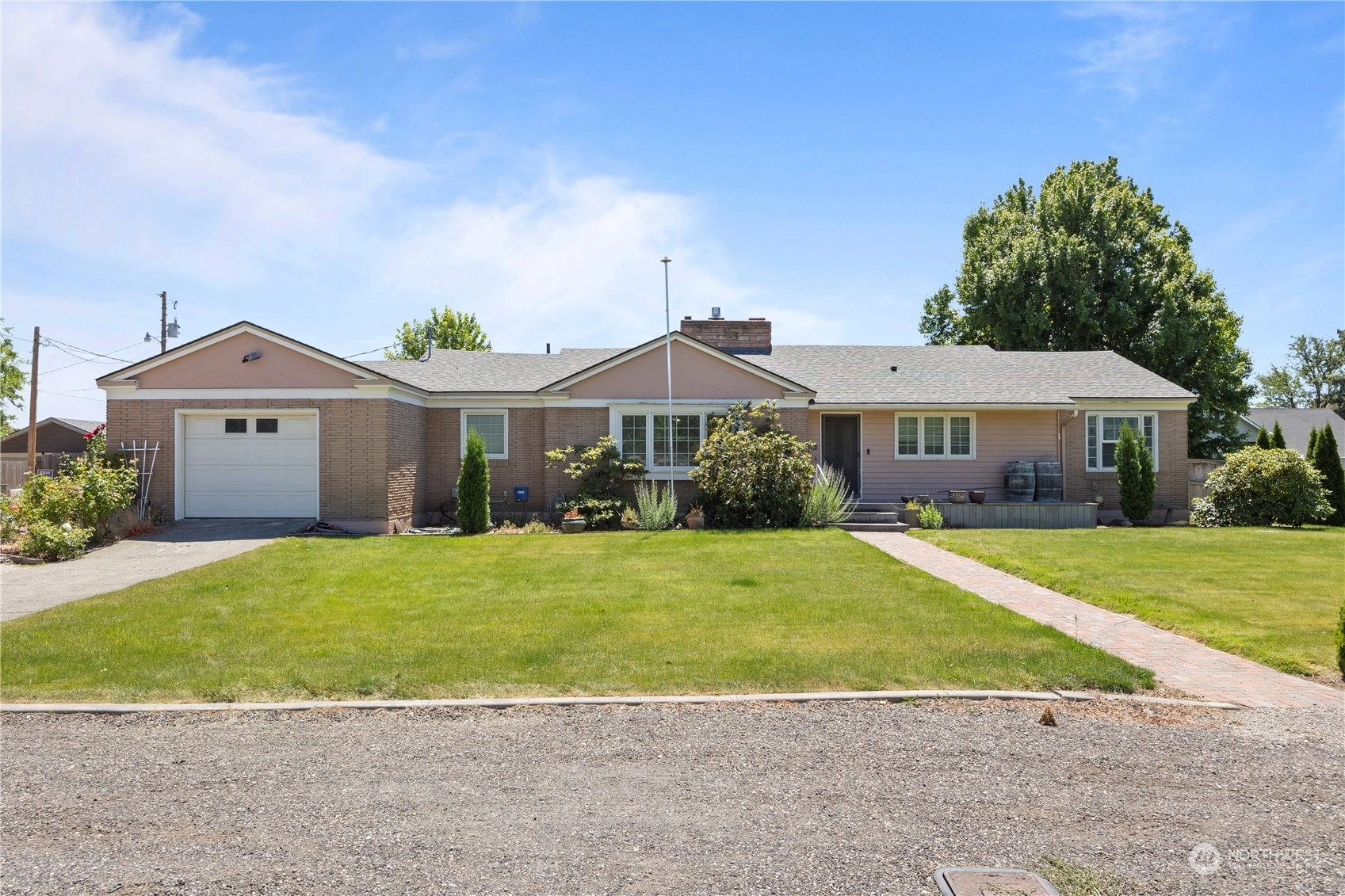 26845 Ice Harbor Dr Burbank WA 99323