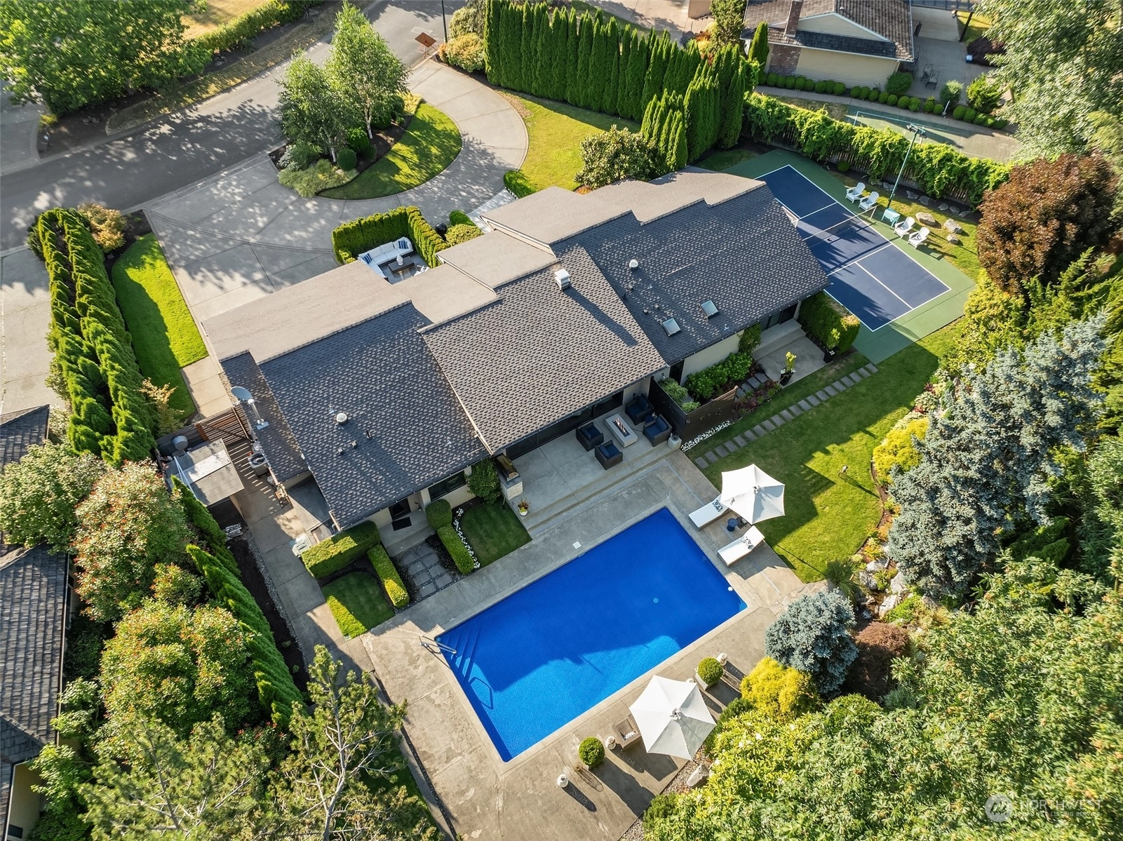 8541 Hunts Point Ln Hunts Point WA 98004