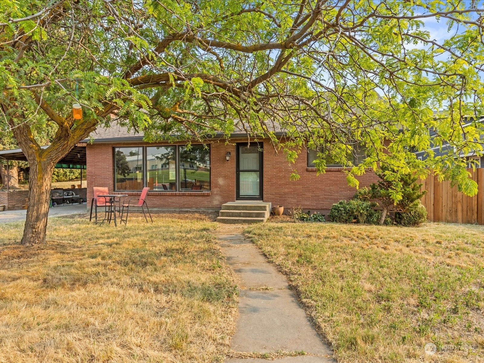 108 4th Ave Zillah WA 98953