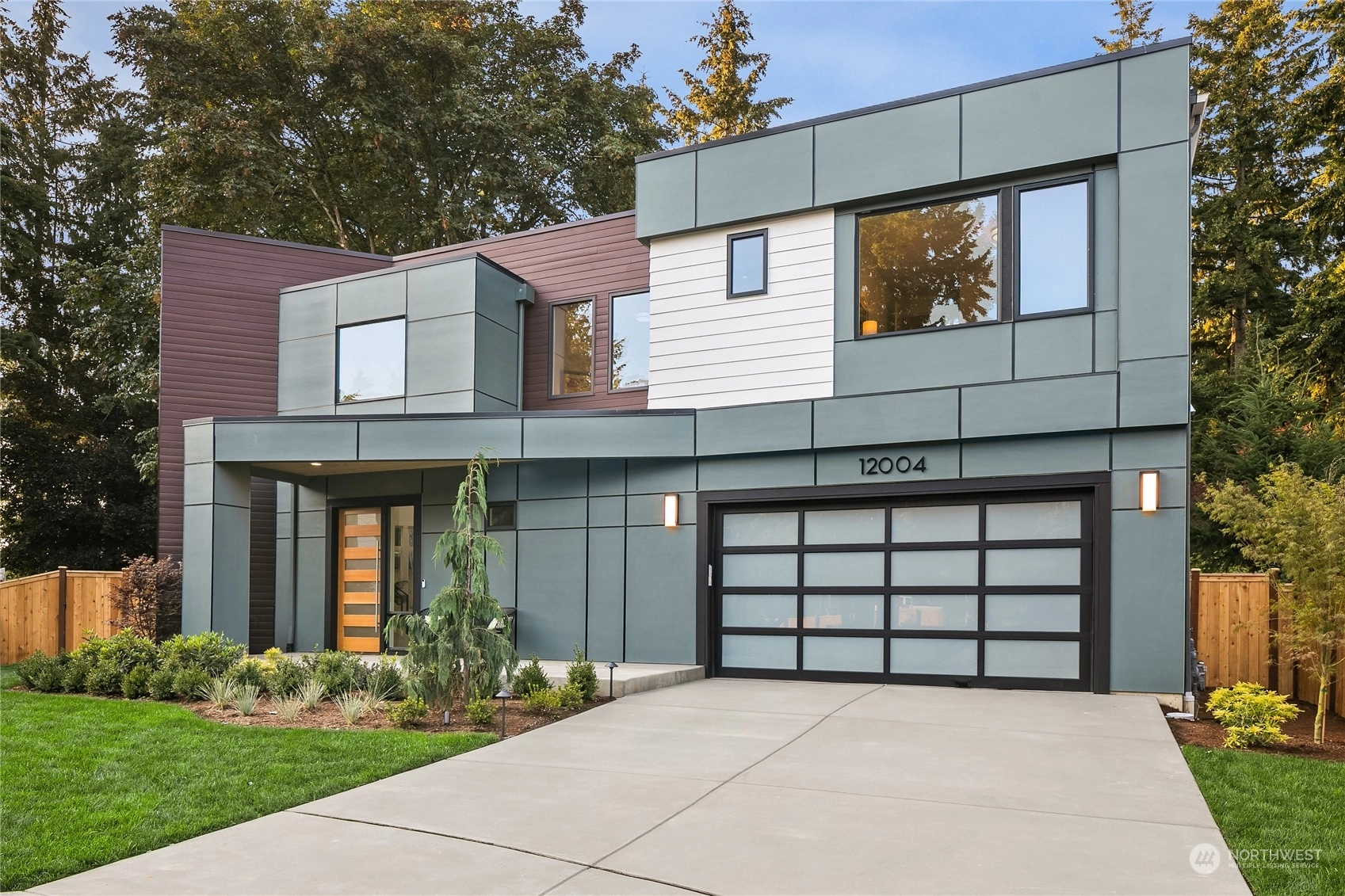 12004 NE 62nd St Unit  Kirkland WA 98033